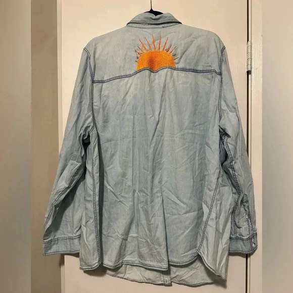 Torrid long sleeve light denim button up custom embroidered size 4 - Picture 4 of 9